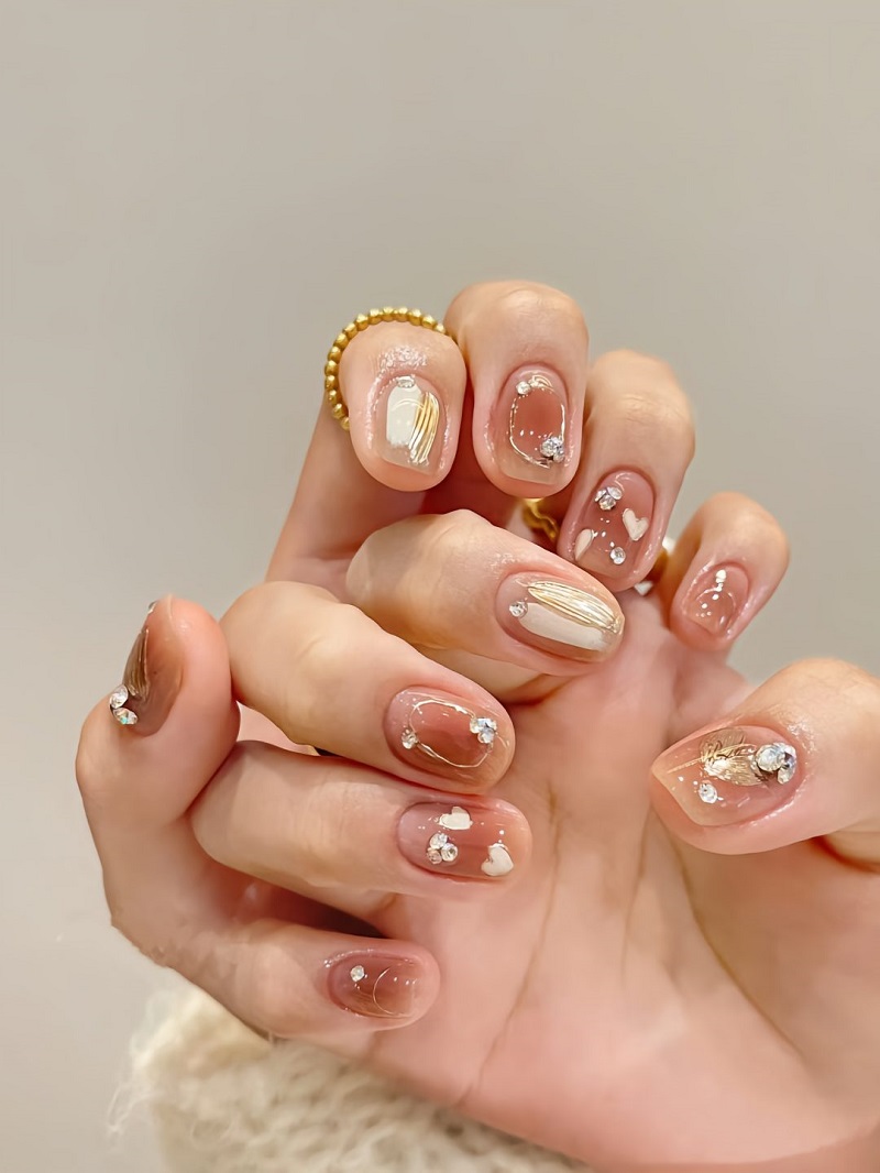 Ảnh nail mùa thu form ngắn cute