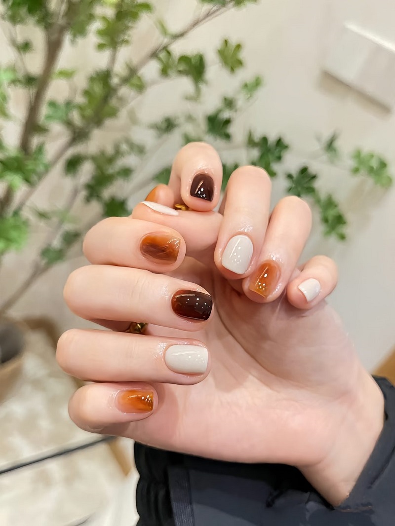 Mẫu móng tay mùa thu đơn giản