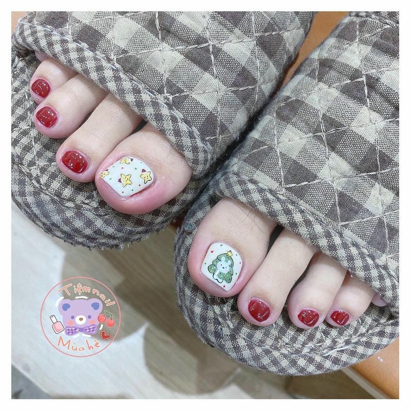 Mẫu nail giáng sinh màu trắng đỏ hình vẽ cây thông