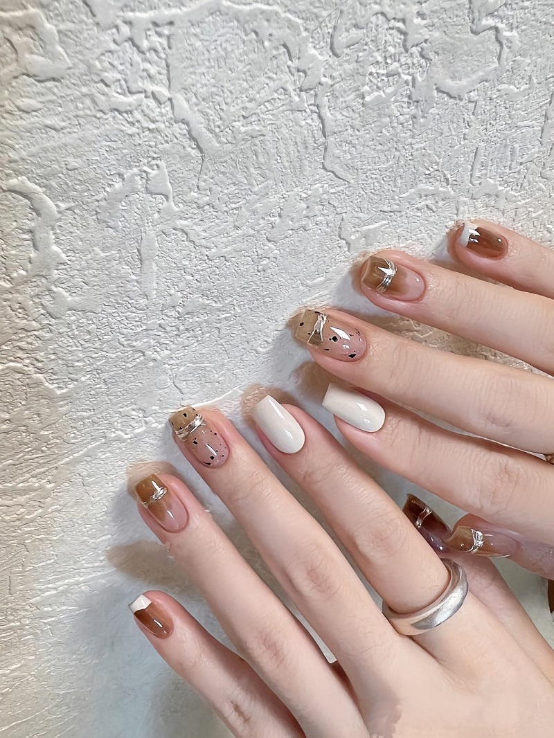 Mẫu nail mùa thu nhẹ nhàng, xinh xắn cho chị em - Anh Nail