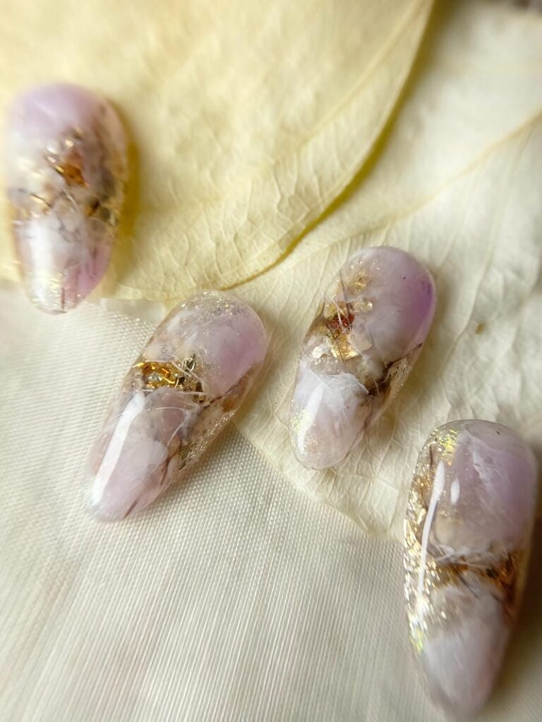 Mẫu nail vân đá tím nhẹ nhàng