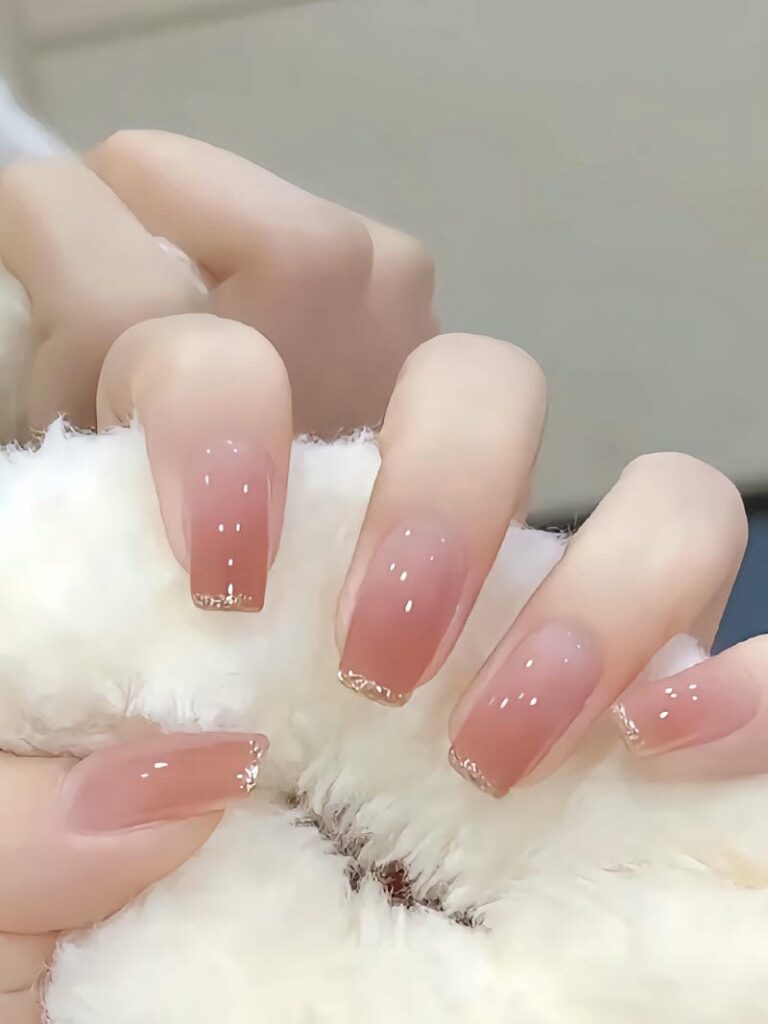 Mẫu nail hồng thạch đơn giản dành cho cô dâu