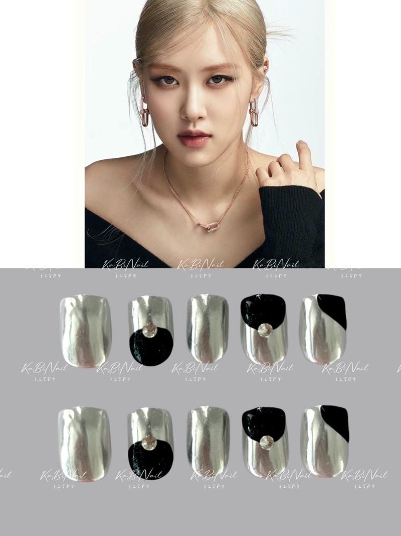 Nail tráng gương kết hợp đá vô cùng cá tính của Rose Blackpink