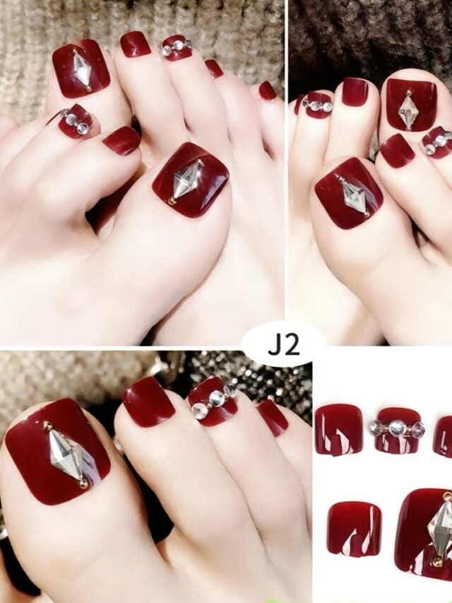 Ảnh nail chân đỏ kết hợp đá khối sáng da