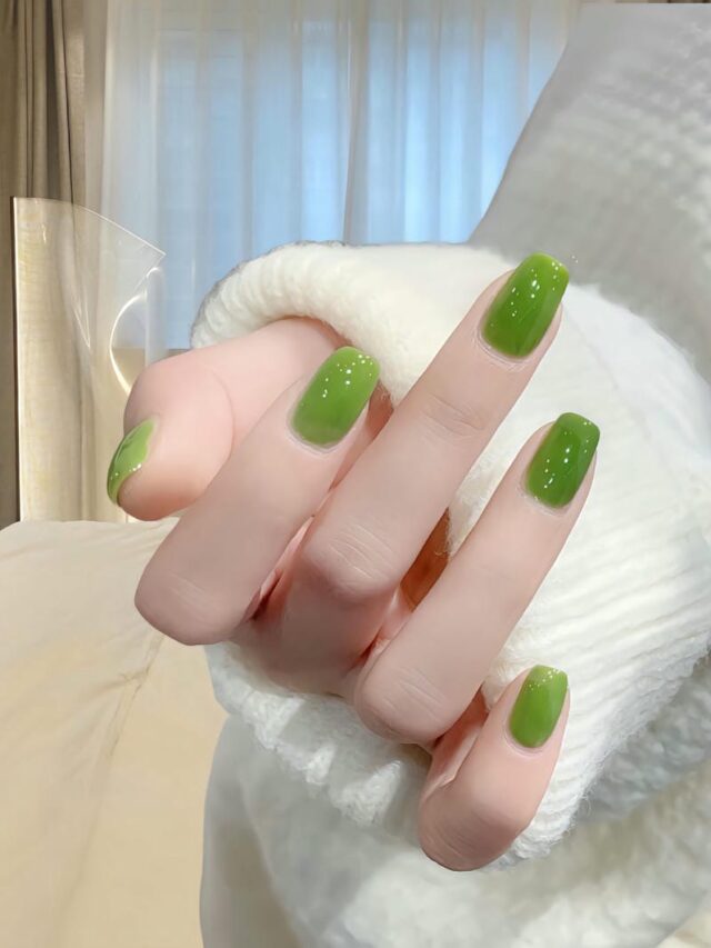 Mẫu móng sơn trơn màu xanh lá