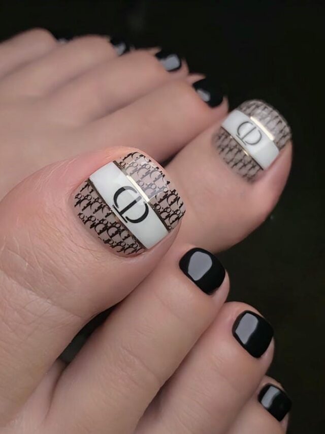 Mẫu nail chân Dior tông đen design đơn giản nhưng không kém phần sang chảnh