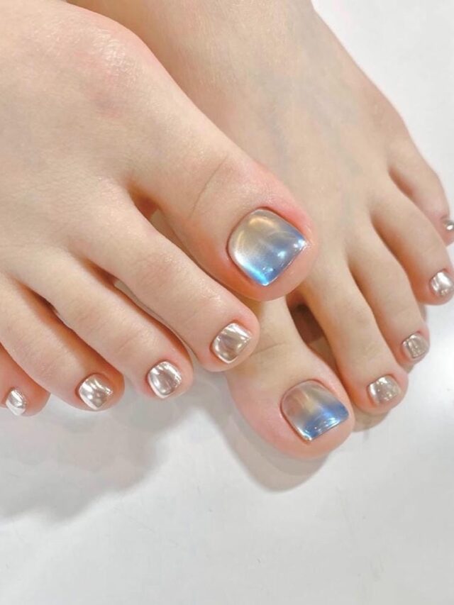 Mẫu nail chân tráng gương bạc ombre cá tính