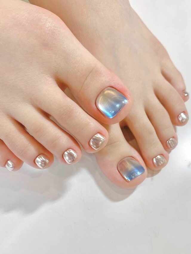 Mẫu nail chân tráng gương ombre đơn giản, cá tính