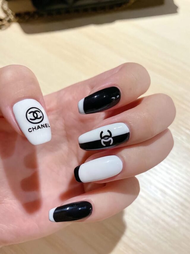 Mẫu nail chanel màu đen trắng