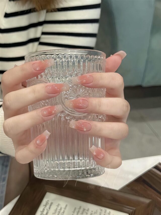 Mẫu nail ombre hồng thạch sáng tay