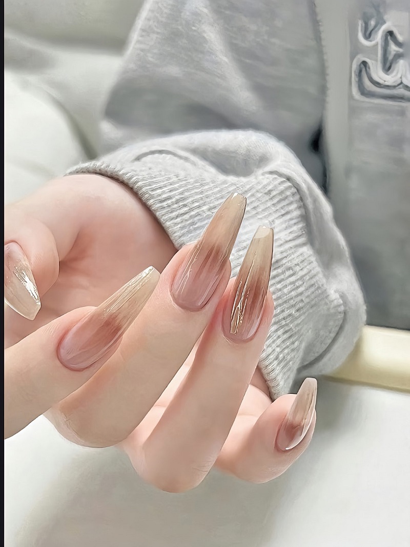 Mẫu nail mùa thu form móng nhọn