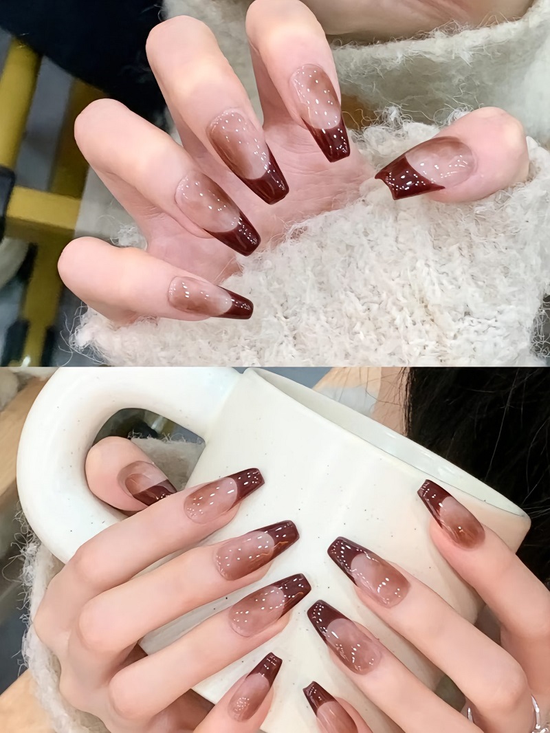 Mẫu nail mùa thu tinh tế với đầu móng màu đỏ