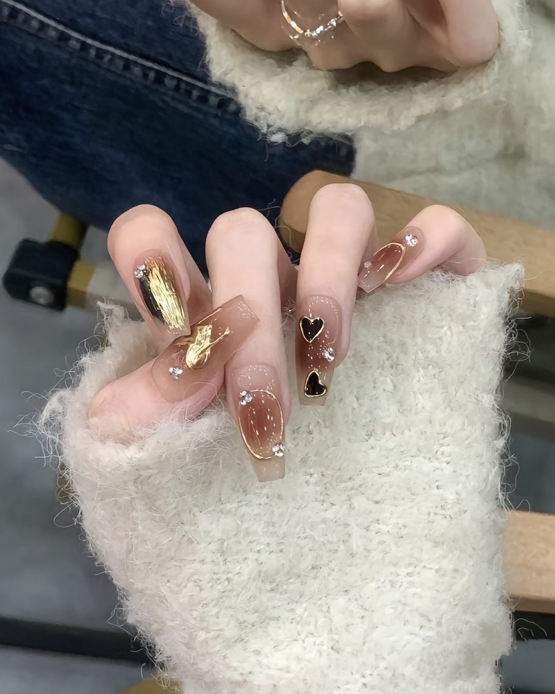 Mẫu nail mùa thu đính đá sang chảnh