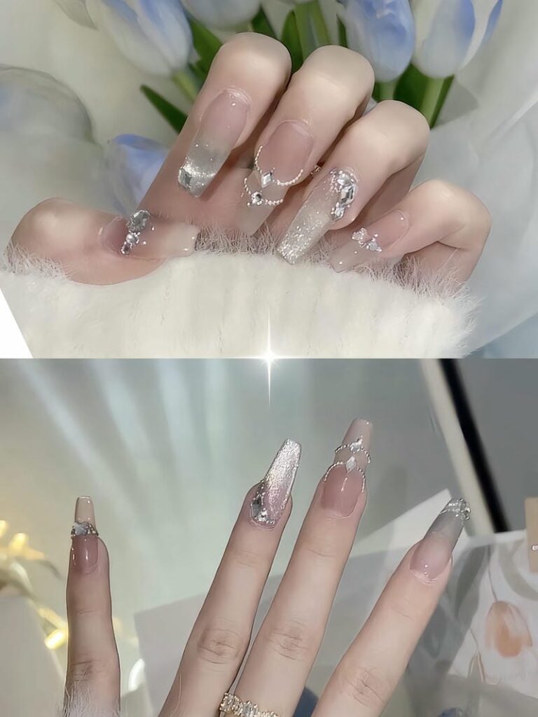 Mẫu nail nhũ bạc kết hợp đính đá đơn giản