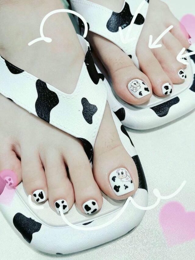 Mẫu nail chân tông đen trắng họa tiết bò sữa đáng yêu