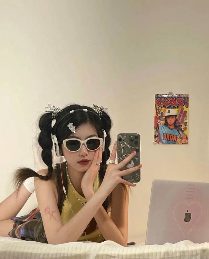 Ảnh gái xinh đeo kính cute