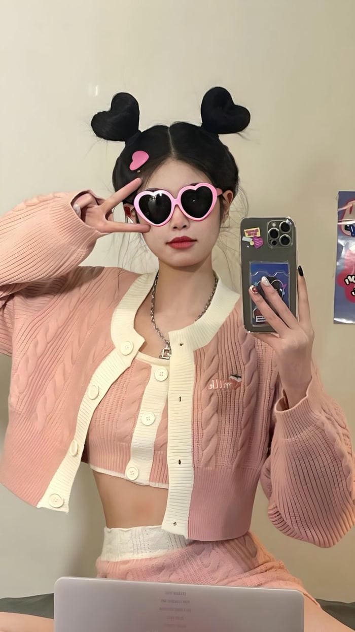 Ảnh gái xinh đeo kính dâm hình trái tim siêu đáng yêu