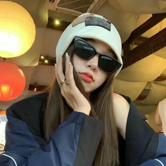 Hình ảnh gái xinh đeo kính dâm siêu ngầu