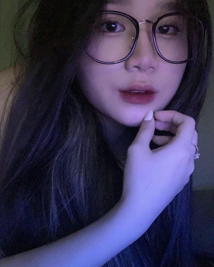 Hình ảnh gái xinh đeo kính đẹp