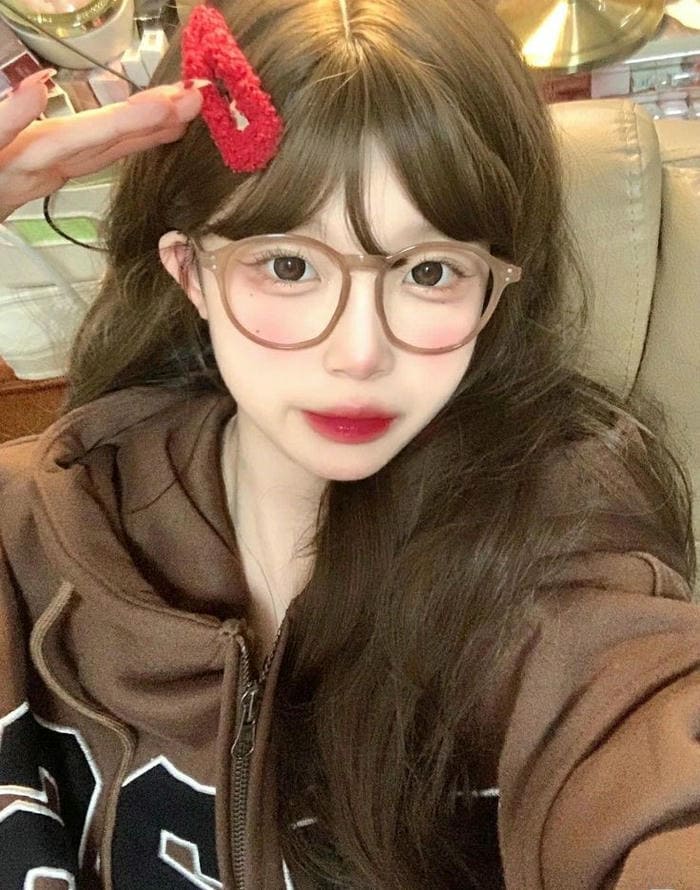 Hình ảnh gái xinh đeo mắt kính cute