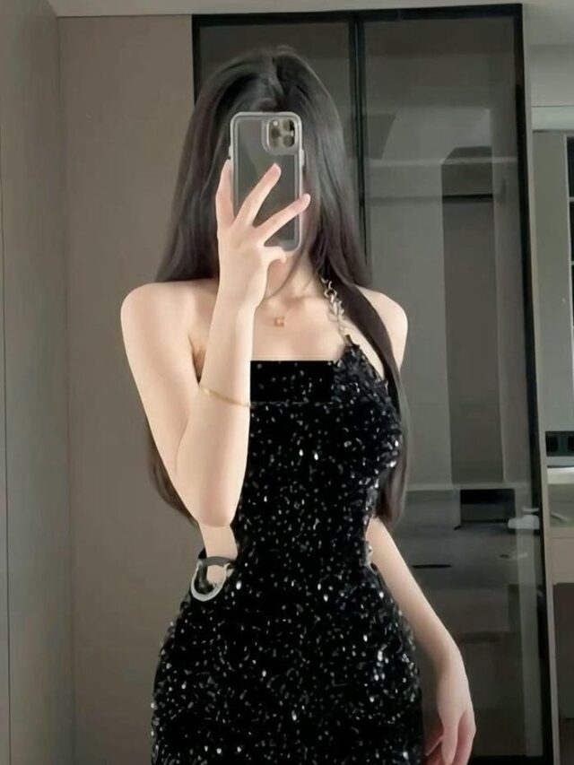 Hình gái xinh tóc dài che mặt bằng điện thoại