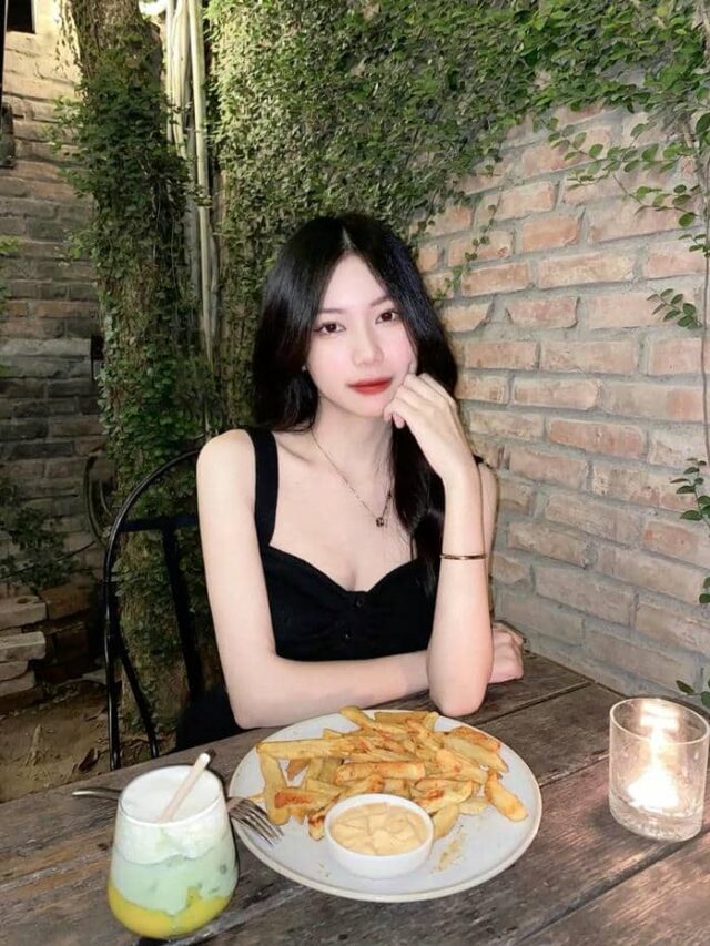 Hình gái xinh 2k1 mặc váy đen