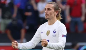 Antoine Griezmann không phải lúc nào cũng bước ra sân với dáng vẻ của một thủ lĩnh ồn ào, thích ra hiệu thật nhiều hay chiếm trọn mọi khung hình. 